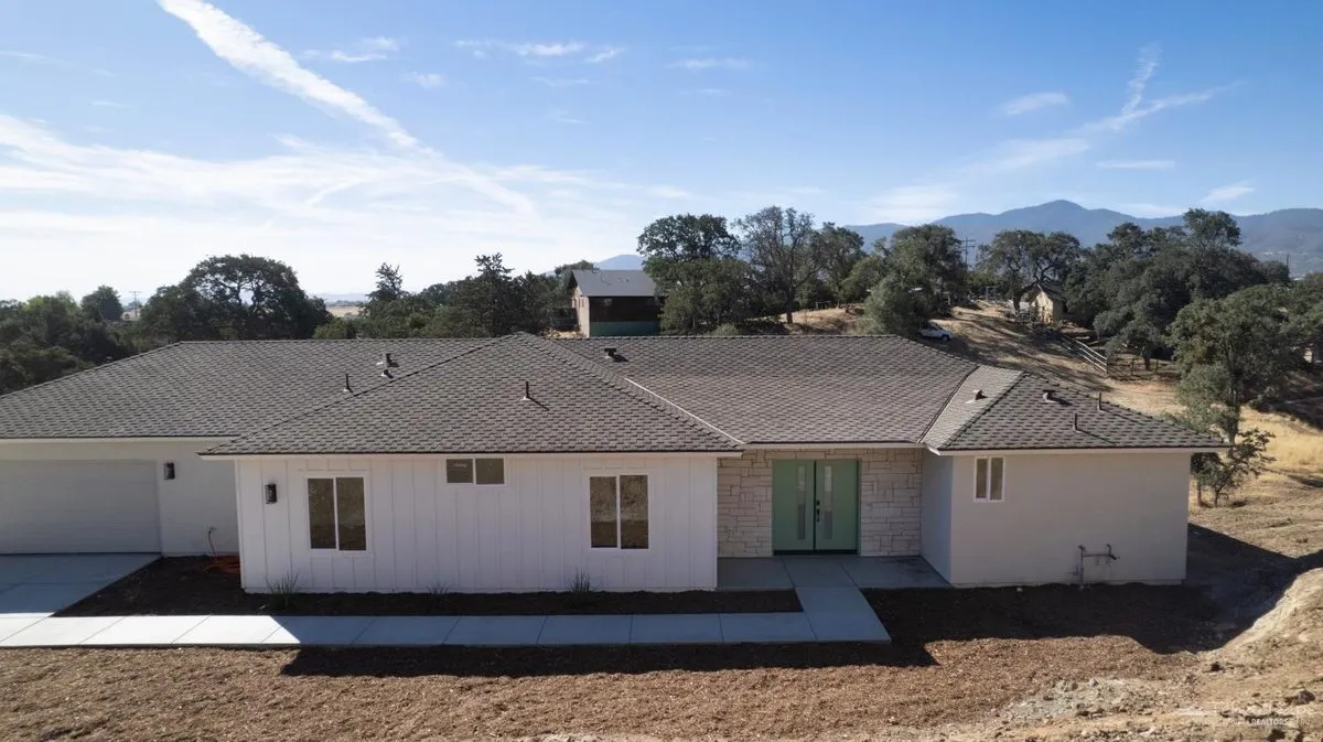 21204 Stage Dr, Tehachapi, CA