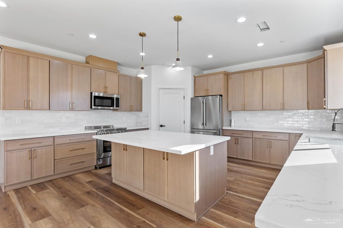 21204 Stage Dr property photo 2