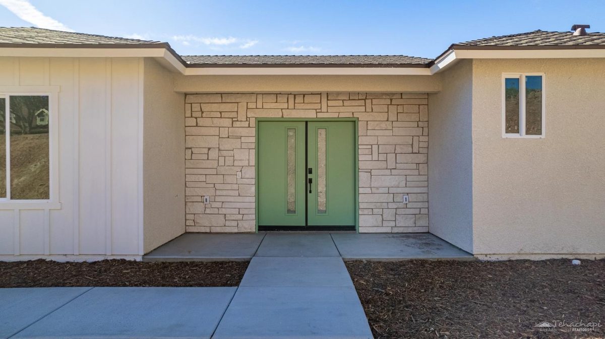21204 Stage Dr property photo 6