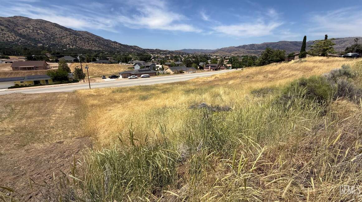 22208 Mariposa Road property photo 2