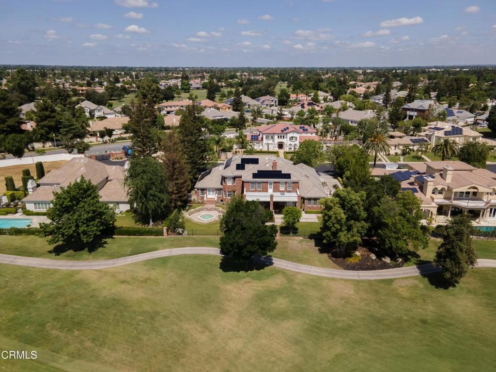 2300 Weybridge Dr property photo 2