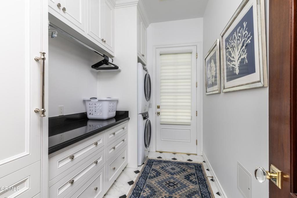2300 Weybridge Dr property photo 41