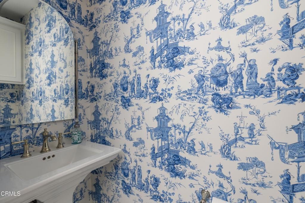 2300 Weybridge Dr property photo 42