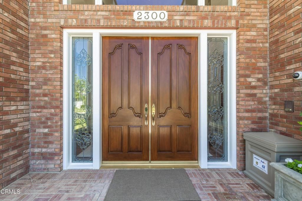 2300 Weybridge Dr property photo 7