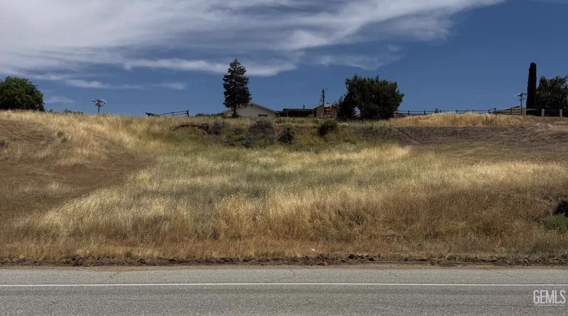 22208 Mariposa Road photo 3