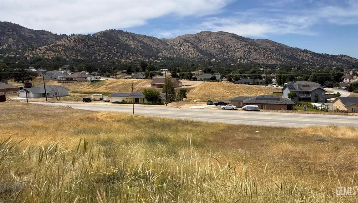 22208 Mariposa Road photo 4