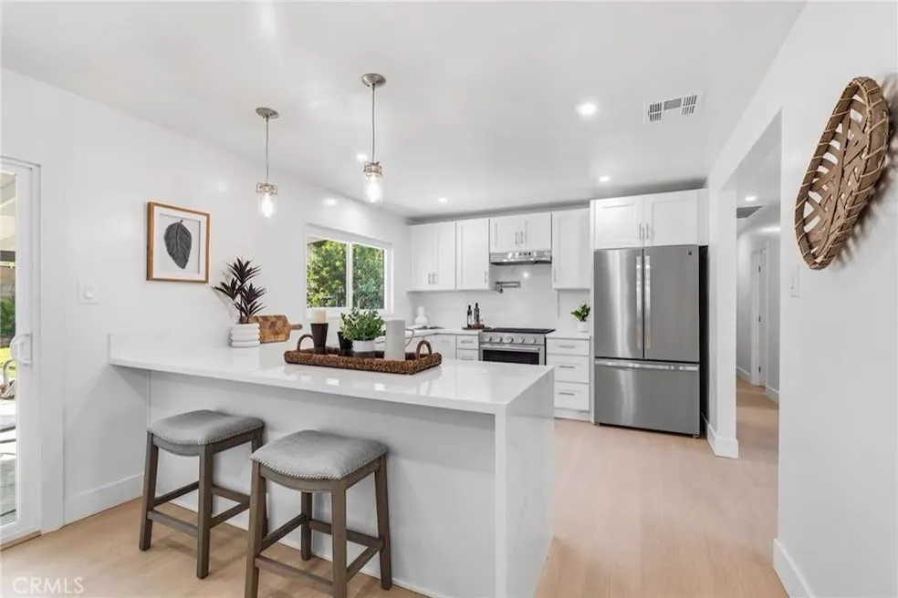 585 N Wendy Dr photo 1